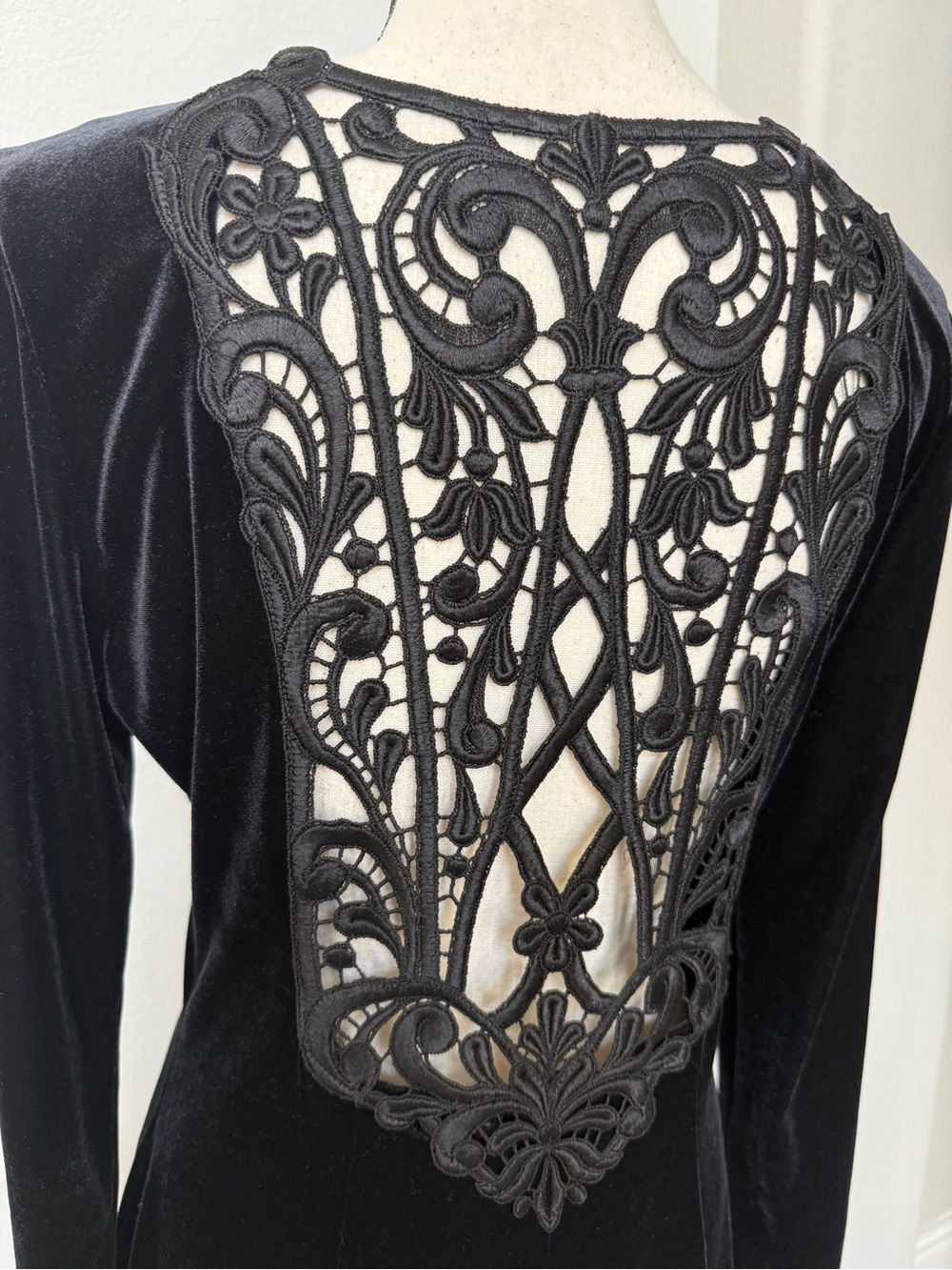 Jessica McClintock Vintage Black Velvet Long Sleeve Cocktail Dress - Picture 4 of 10
